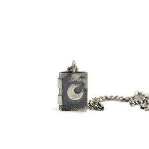 PENDENTIF LIVRE DE LA LUNE